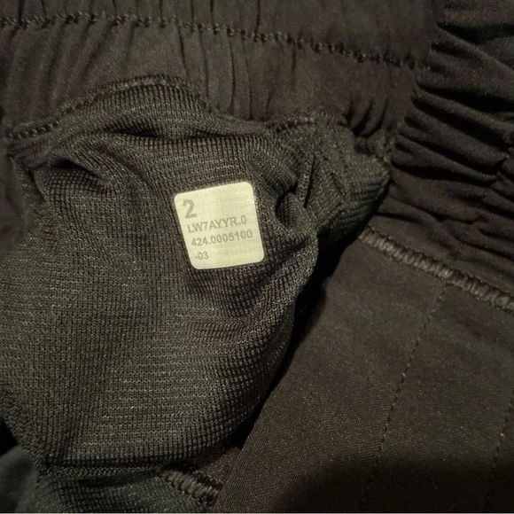 Lululemon Hotty Hot Low Rise Size 2 Black Shorts 2.5” lined - Picture 9 of 9